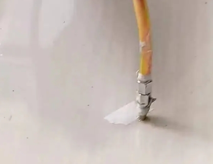 天等瓷砖空鼓维修公司专业解答在瓷砖铺贴过程中，如果使用的砂料过粗（如全部使用了粗砂），可能会导致以下问题